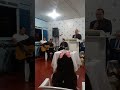 Muito emocionante essa baterista Mirim.acompanhando seu pastor no louvor.