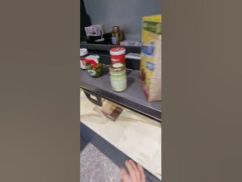 Гениальное решение для кухни: Опускающаяся полка! Подпишись и смотри ...