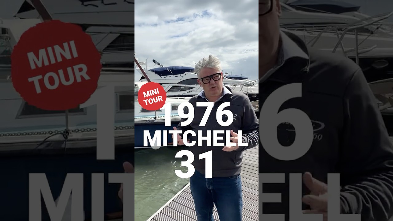 ⁣Mini Tour of a 1976 Mitchell 31 🛥️