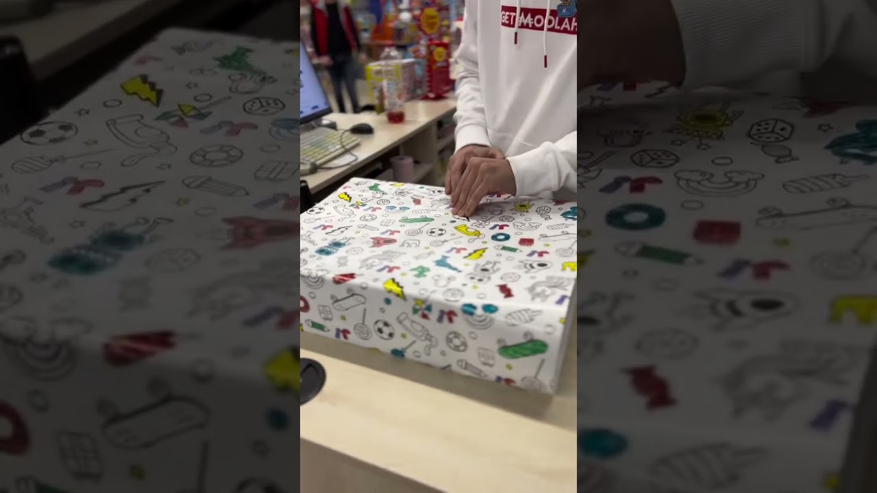 Elles sont bien ces fleurs , au moins elles ne fanent pas celle la 😉😬