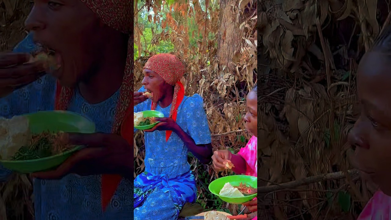 Тафуроза прогоняет соседского ребёнка, пока она ест 