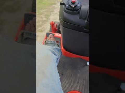 Volunteering for a festival this weekend, and I got to dick around on a Kubota all day! Squee! 🤩🥰