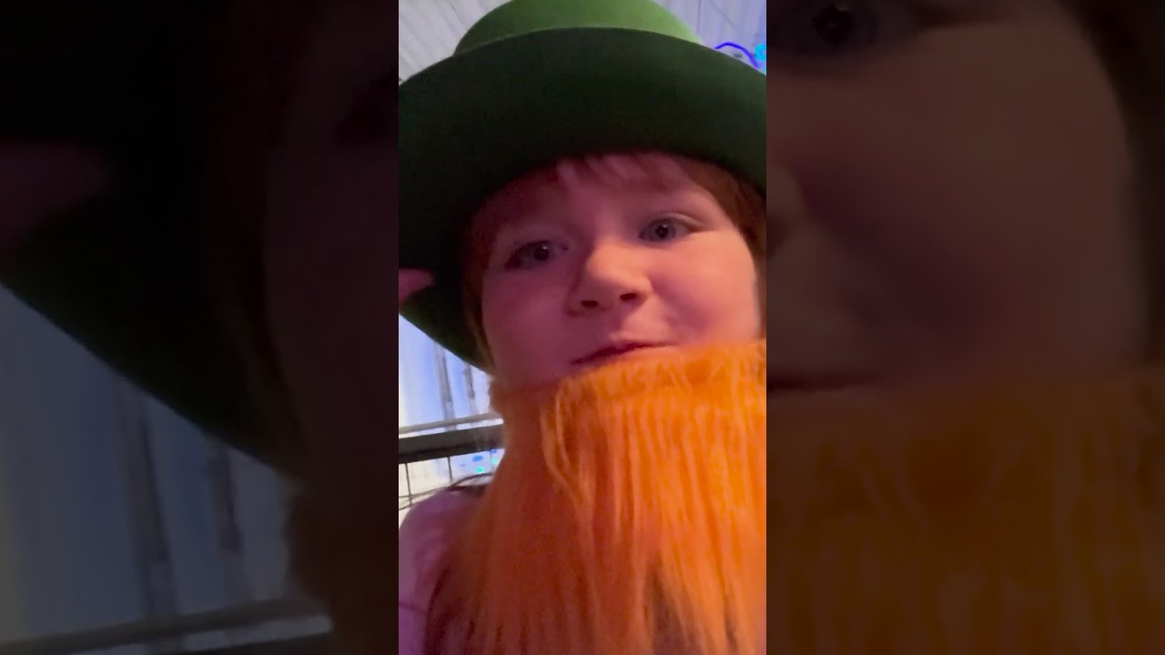 HAPPY THANKS PATRiCK'S DAY!! adley records GREEN HANDED fun bts for the new cartoon w/ storyboard 🍀