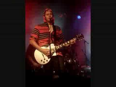 Brian McFadden - Miley Cyrus See You Again cover live at Australia Zoo