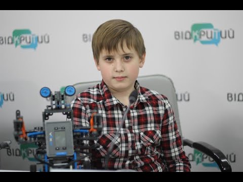 У Дніпрі діти програмують роботів, з якими можна обійматися
