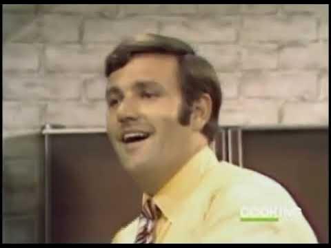 The Galloping Gourmet - Pannequets - YouTube