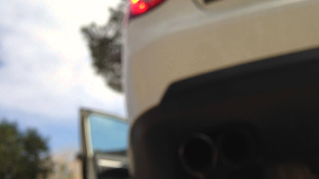2008 VW Jetta 2.5 start up AWE Exhaust - YouTube