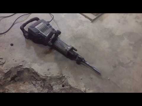 Видео: Как разбить бетонную плиту отбойным молотком?