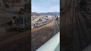 JR東日本長野支社の篠ノ井線の普通ワンマン列車長野行きがカーブを通過する
