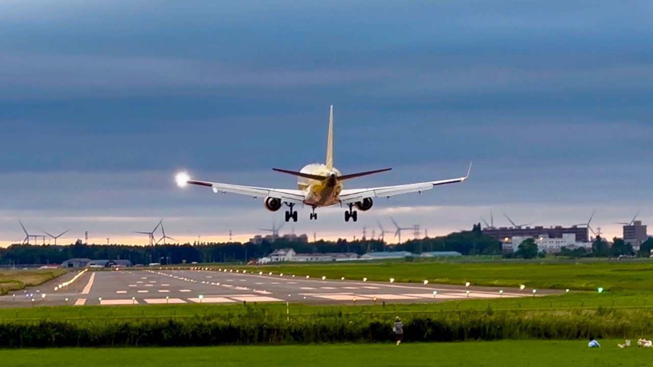 【秋の札幌丘珠空港】夕暮れの素敵な着陸
