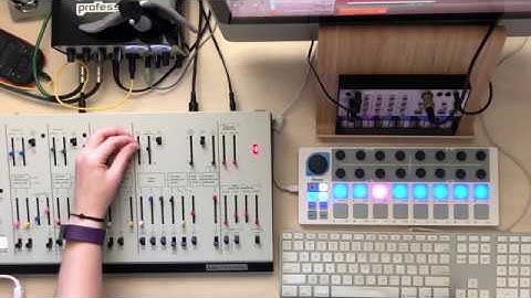 Stranger Things - ARP Odyssey, Roland TR8, Arturia Beatstep