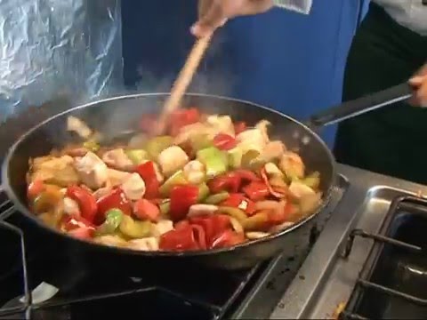 Видео: Как да си направим бяла пилешка салата