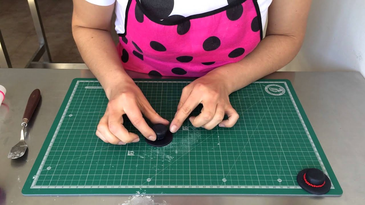 Paso a paso para hacer un sombrero cordobés de fondant