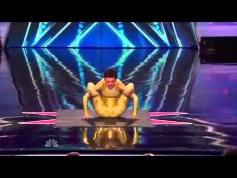 სექსუალური და ელასტიური გოგონა რომელსაც ზედმეტ სახელად \"ქალი გველი\" უწოდეს