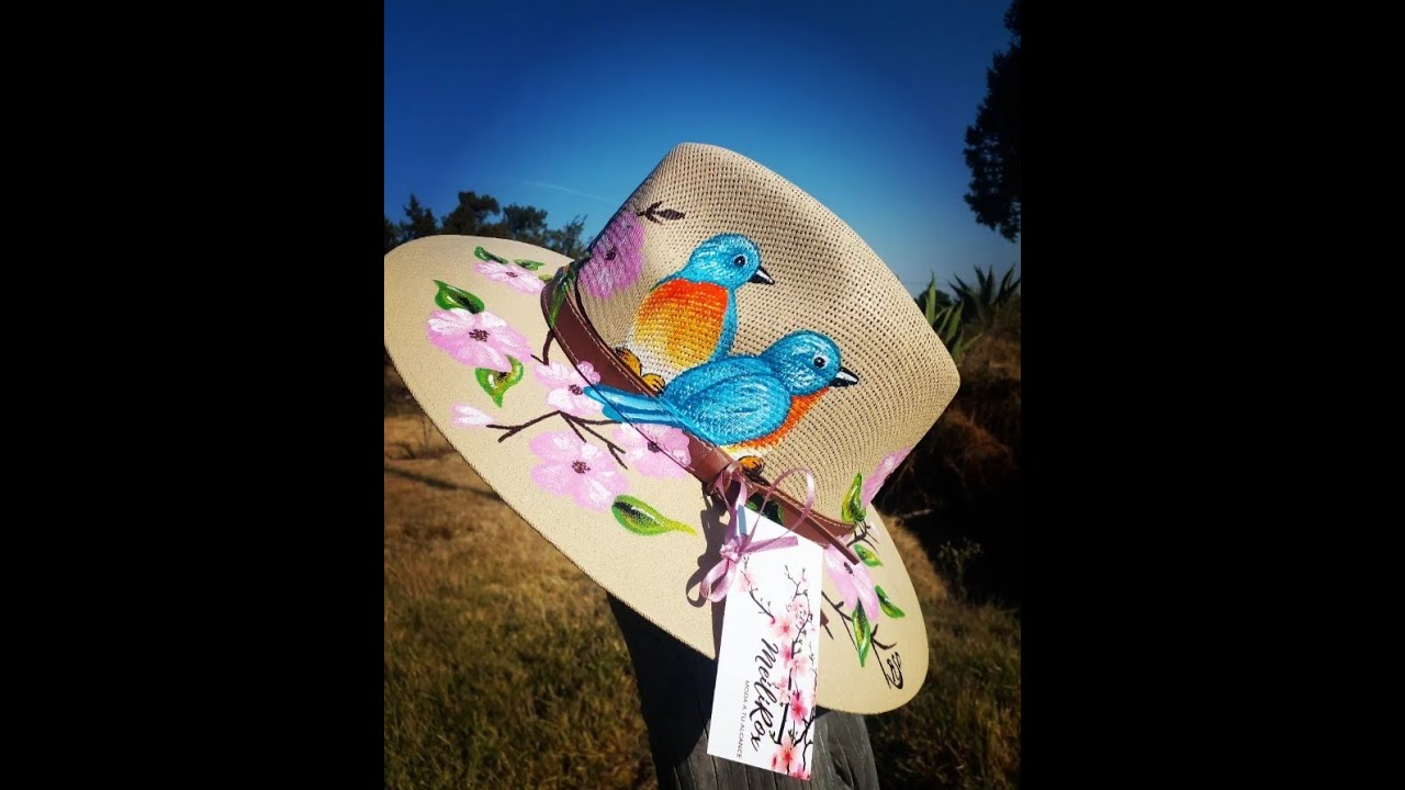Sombrero pintado a mano artesanal, como pintar aves azules y flores