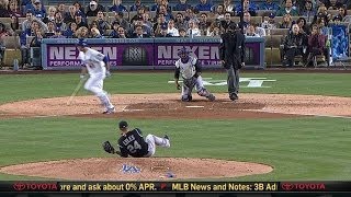 COL@LAD: Lyles makes a heads-up play on the mound
