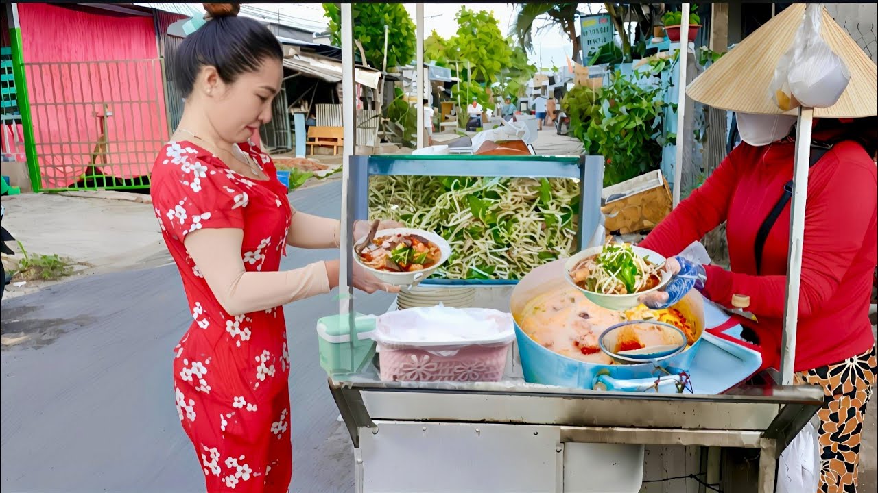 Xe bún riêu cua: Bình dân, chất lượng chỉ 10-15k