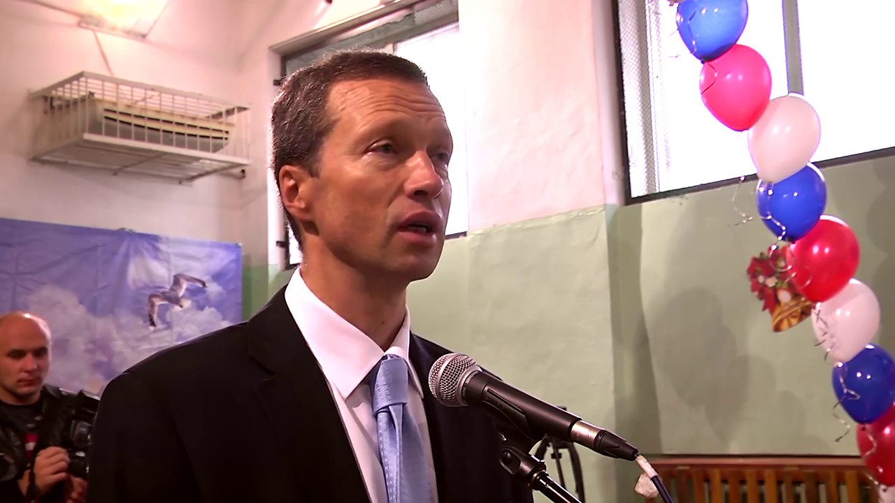 Ректор ДВФУ Сергей ИВАНЕЦ - О знаниях и выборе - YouTube