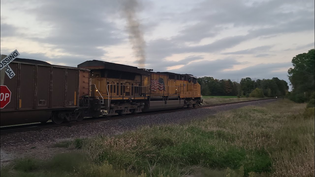 UP 7022 & 6194 on Edgewater Loads 9-26-2025