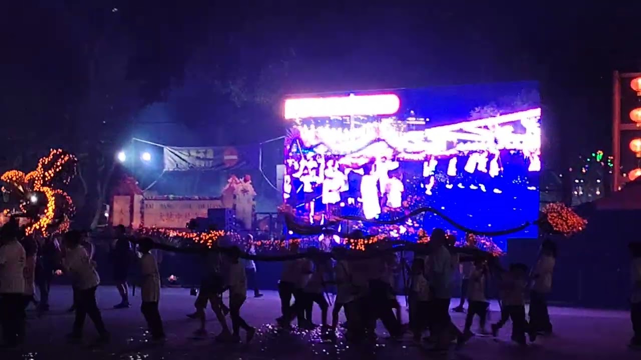 THAI HANG Fire dragon dance