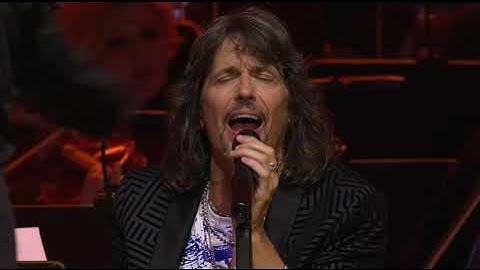 The Flame Still Burns - Foreigner with the 21st Century Symphony Orchestra & Chorus - 08of17