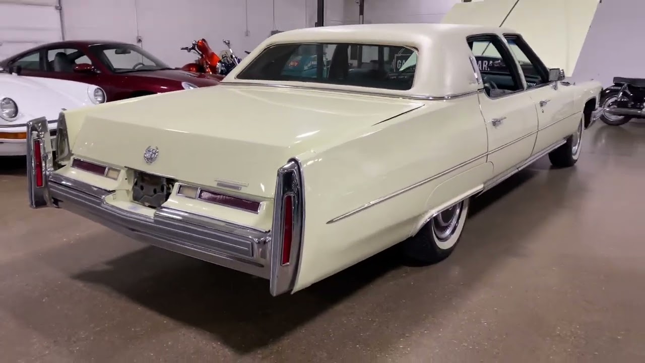 1976 Cadillac Fleetwood in Off White
