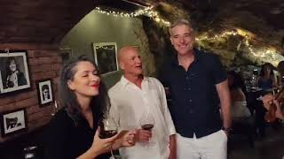 Woody Harrelson, Zrinka Cvitešić i Goran Višnjić pjevaju Olivera u Dubrovniku Woody Harrelson, Zrinka Cvitešić i Goran Višnjić pjevaju Olivera u Dubrovniku
