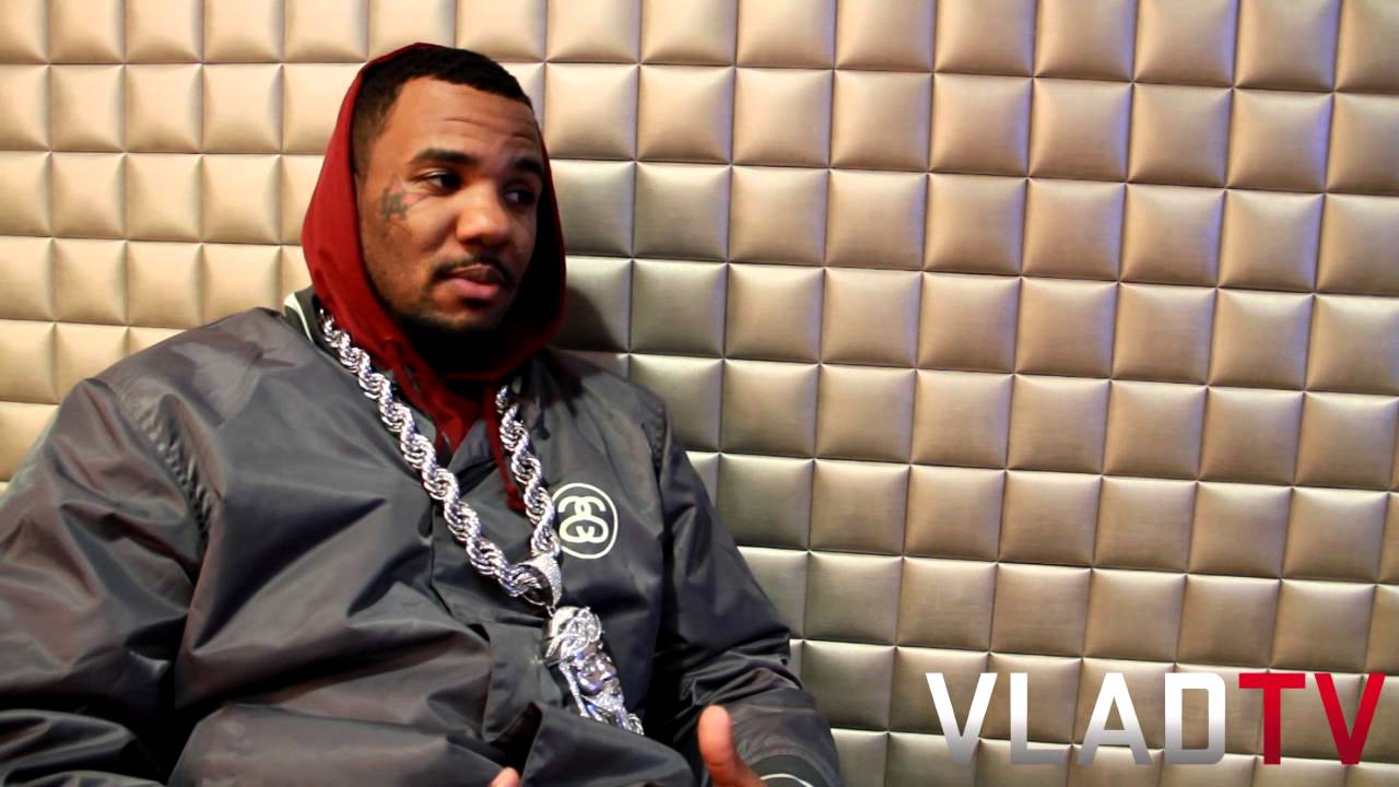 Игра: Шайн в грустном месте и пытается привлечь к себе внимание