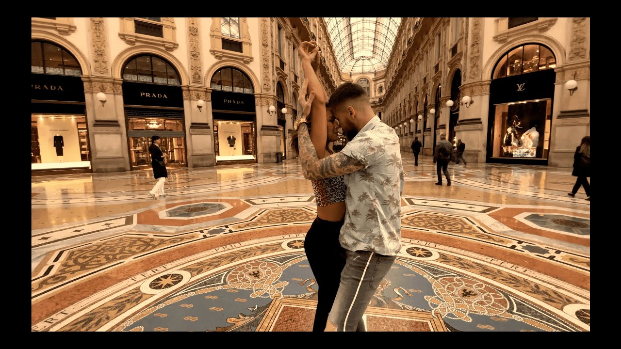 ABEL & ELIA - Dancing bachata in the HEART of Milan