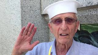 Navy Veteran visits World War II Memorial