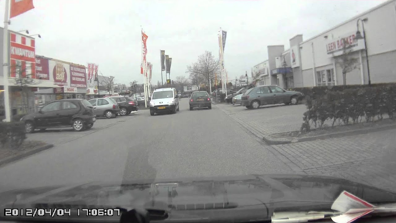 driver training car mixes green and red at a traffic light - YouTube