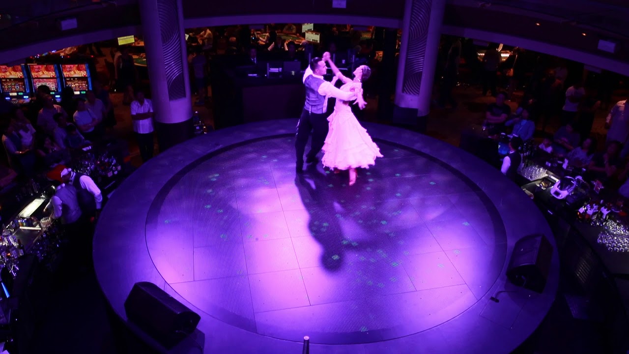 Ilya Shchegol-Lapkina Ksusha - Hijo de la Luna bar360, MV Genting Dream