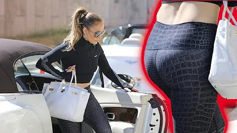 Jennifer Lopez Is Red Hot In Her Black Snakeskin P...