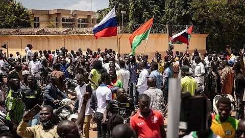 Security forces fire tear gas at Burkina protesters outside French embassy after coup • FRANCE 24