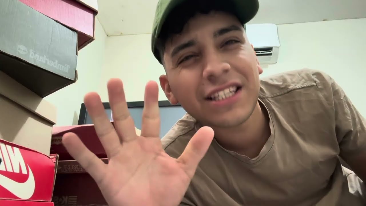 ASMR CASERO / VENDEDOR DE BOTAS Y CALZADO