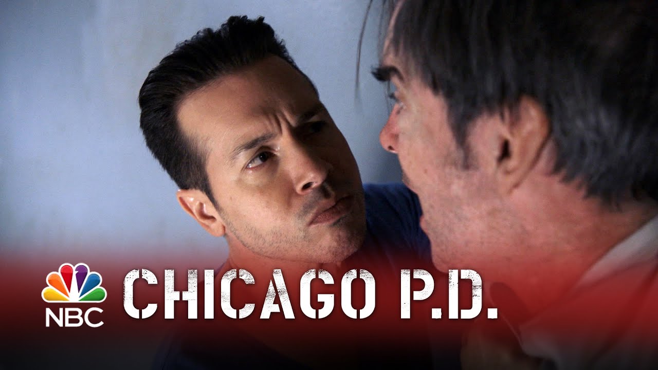 Universal TV - Aí você entra na sala de interrogatório de Chicago