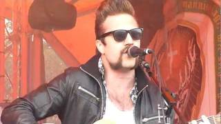 Royal Republic: &quot;walking down the line&quot;(2cam) + &quot;I must be out of my mind&quot; Download Festival 11-6-11