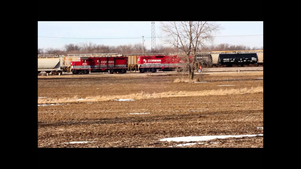 RJ Corman Decatur IL GP9 & GP16 - YouTube
