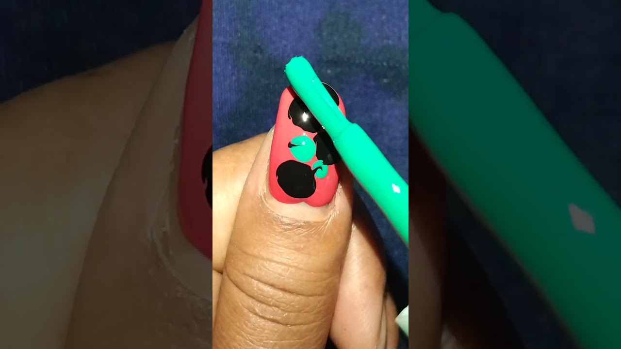 Easy nail art design 💅🏻💅🏻💅🏻 