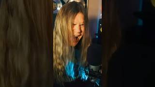 Any more songs in Italian you’d like me to cover? #saraperchetiamo #italy #rock #song #cover