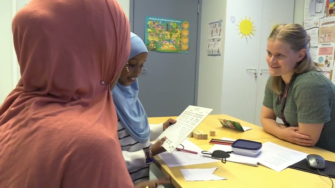 6-year-old child at the child health clinic (englanti) (6v lapsi neuvolassa)