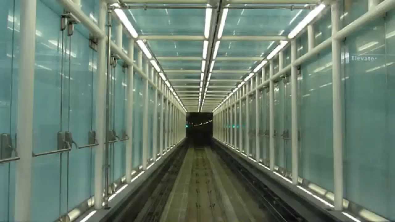Mini footage Automatic train at Dulles Airport (Washington, USA