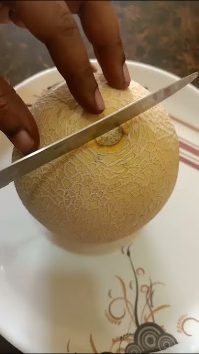 muskmelon cutting🍴🥰✨#youtubeshorts#shorts#sowjanya Vijay 🥰#
