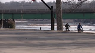 Famous Iowa DNR says plants, trees struggle with drastic temperature changes Wealth