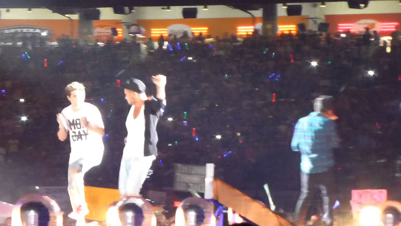 One Direction - Kiss You - Houston August 22, 2014