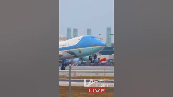 Air Force One Arriving at LAX - DayDayNews