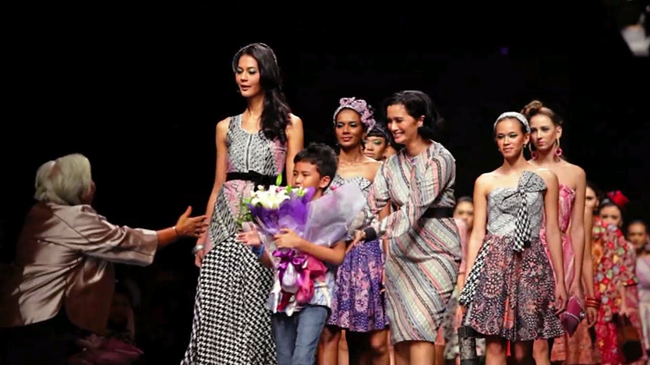  Indonesia  s Youngest Fashion  Designer  YouTube