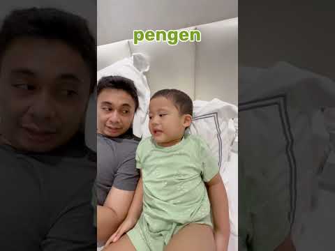Selalu ada aja kalau lagi bacain buku buat Aca.