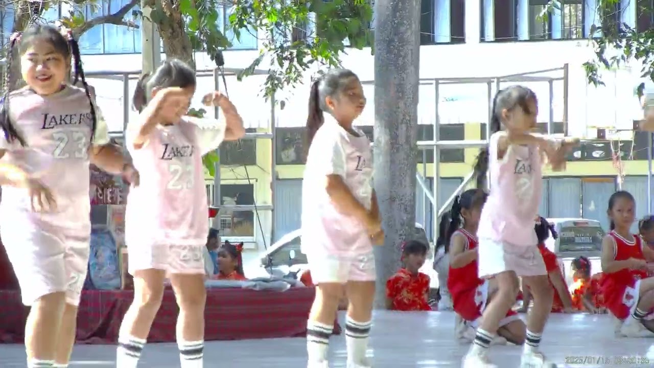 การแสดงสายชั้น ป 2 - โรงเรียนศรีโกสุมวิทยามิตรภาพที่ 209 ในงาน Amazing Srikosum