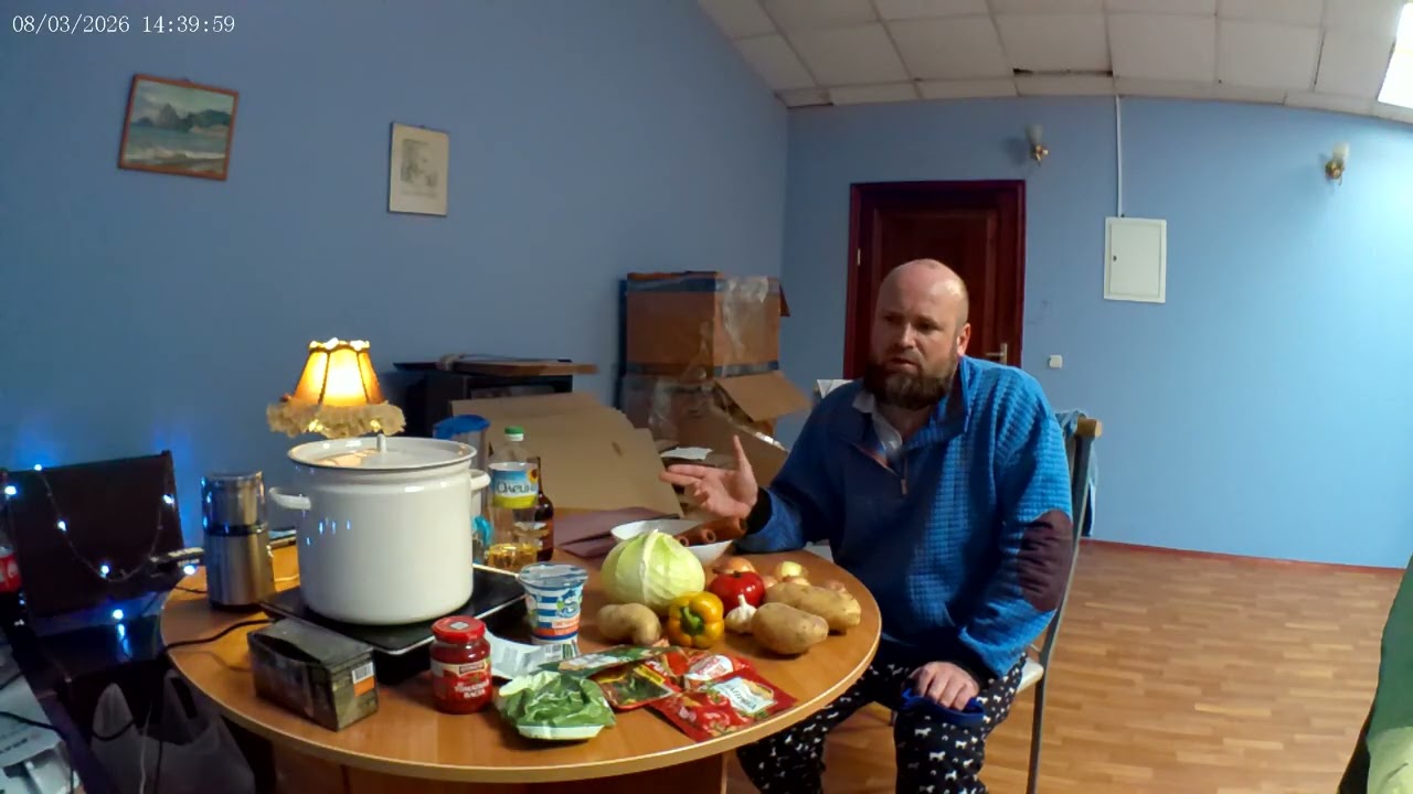 Дубль 1. Кукинг стрим. Готовлю праздничный борщ, поздравляю с 8 марта, пью пиво и обозреваю.